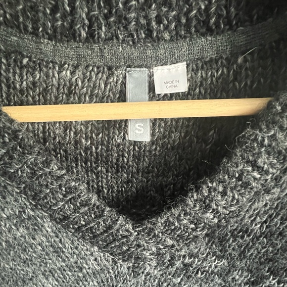 Small H&M sweater - Picture 3 of 4